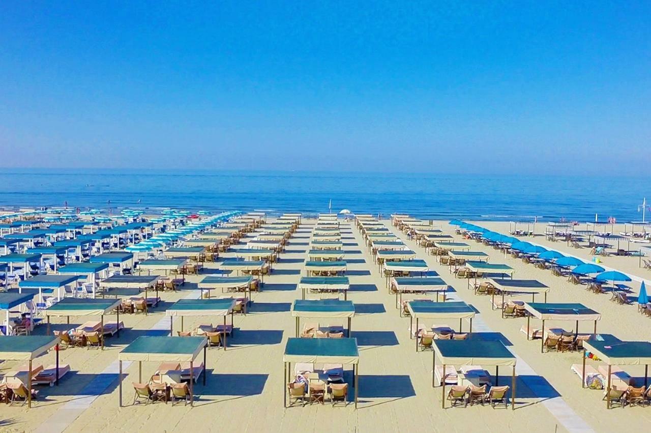 Soleado Beach House Пьетразанта Экстерьер фото