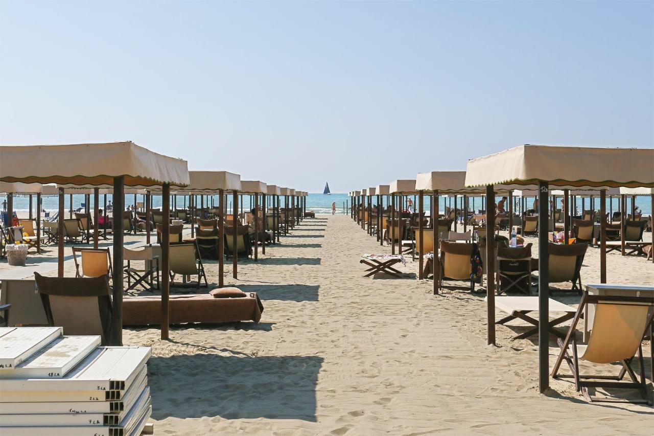 Soleado Beach House Пьетразанта Экстерьер фото