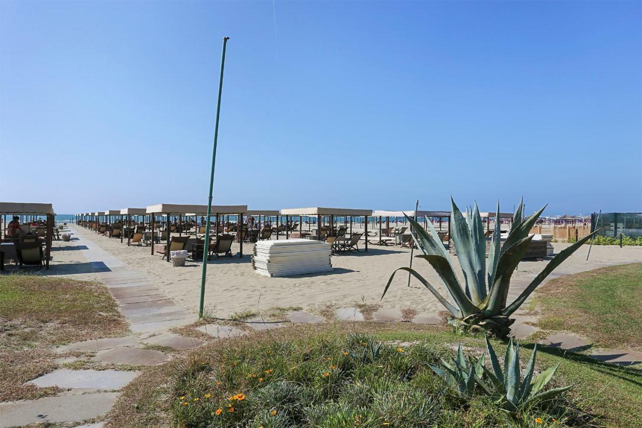 Soleado Beach House Пьетразанта Экстерьер фото