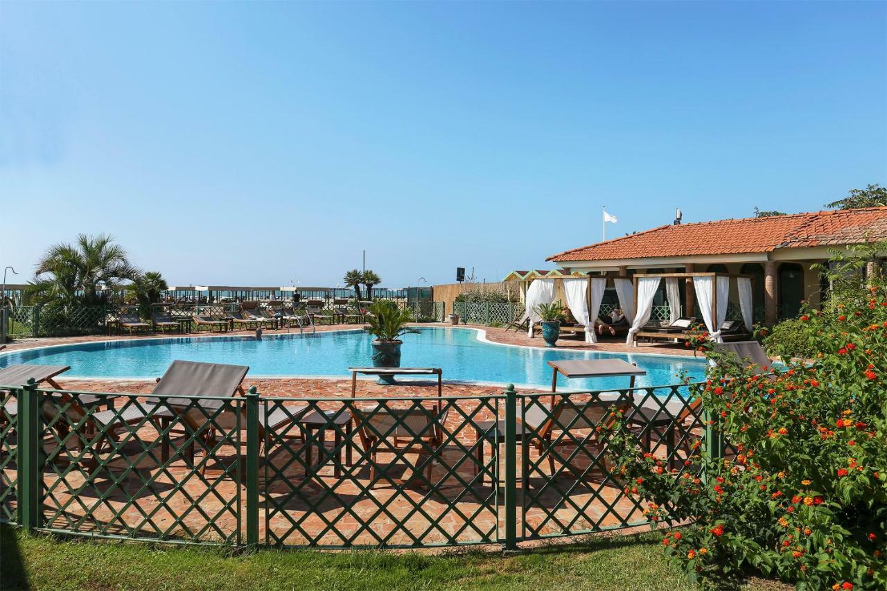 Soleado Beach House Пьетразанта Экстерьер фото